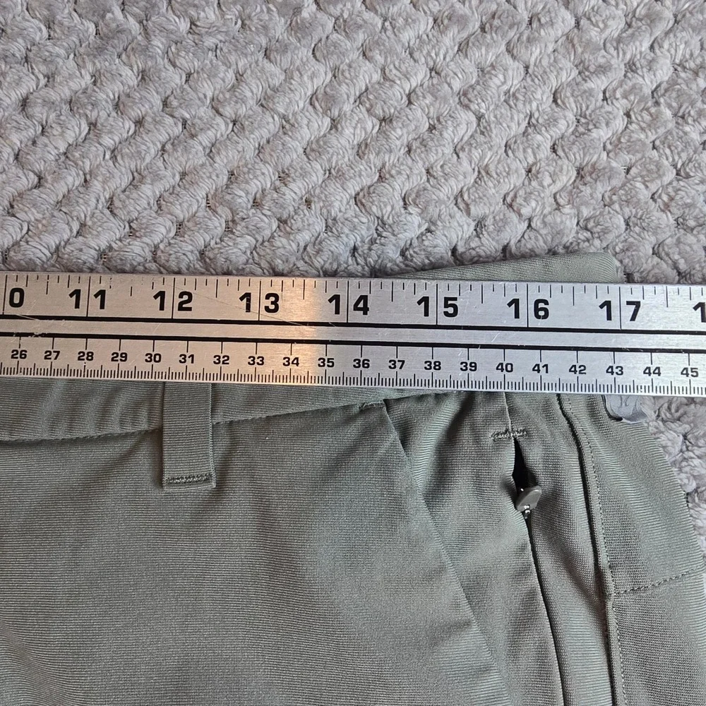 Lululemon Men's Commission Golf Shorts Size 33 Sage Green Technical Activewear